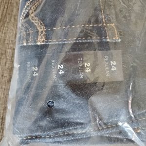 Size 24 Maurices blue denim Curvy jeans. 25$